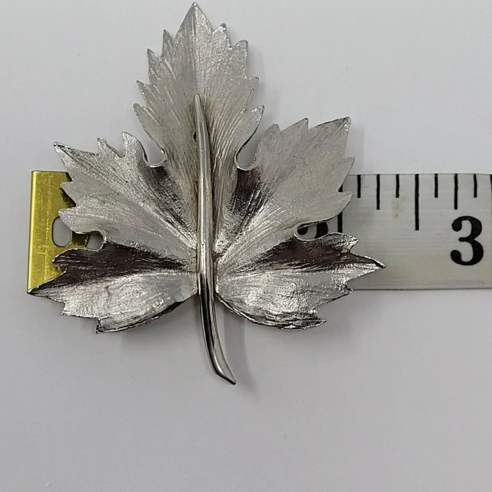 Vintage‎ Silver Tone Maple Leaf Brooch Pin Pendant 3D Etched Gift Canadian